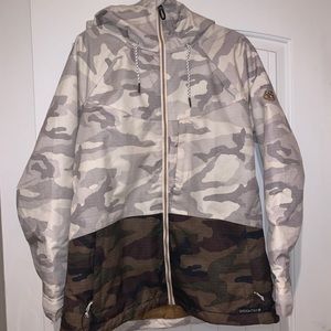 686 Womens Ski/Snowboard Jacket (Multi color camo)